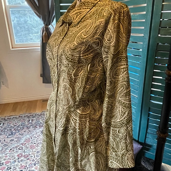 Ladies ZARA peplum shirt . - Picture 3 of 5